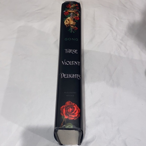 These Violent Delights by Chloe Gong - Picture 2 of 8